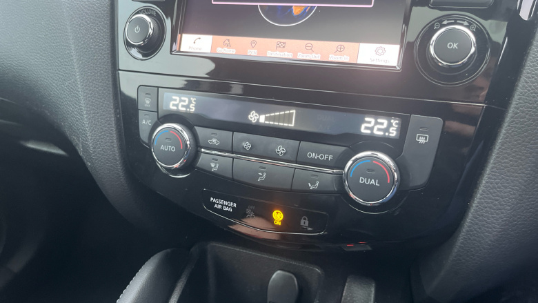 Nissan Qashqai 1.3 DiG-T N-Connecta 5dr Petrol Hatchback